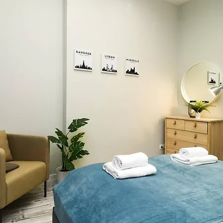 Ultra And Stylish With Ac Apartment