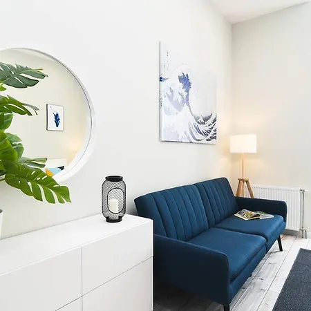 Apartment Ultra And Stylish With Ac