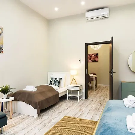 Ultra And Stylish With Ac Apartment