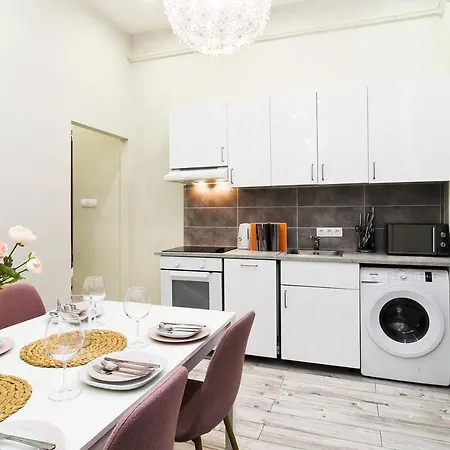 Ultra And Stylish With Ac Budapest